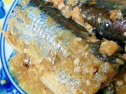 圧力鍋で骨まで柔らか！秋刀魚のニンニク味噌煮